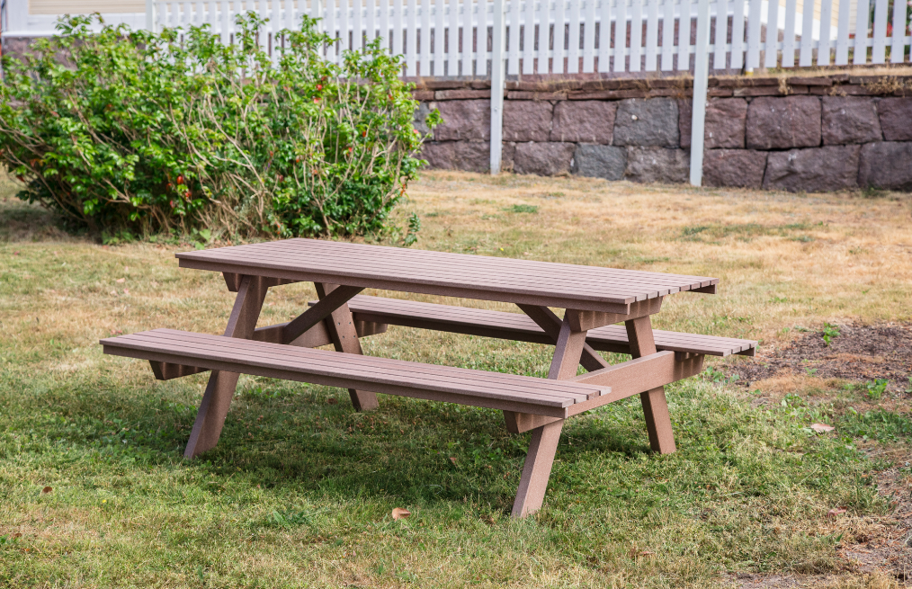 Möbel Kolberga - picknickmöbel i träkomposit